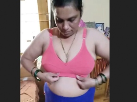 Stunning Desi Bhabi's gorgeous breasts are a townwide sensation