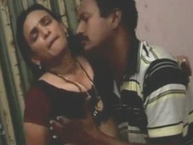 Middle-aged Lucknow aunty gets passionate in steamy encounter