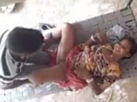 Desi xxx: Local Indian couple gets caught in a honey trap