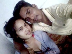College-going Desi guy has a steamy sex session with a lover
