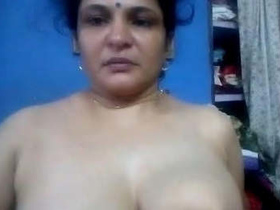 Beautiful bhabhi flaunts her big tits and nipples in steamy video