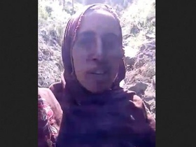 Pakistani mature wife enjoys sex with lover