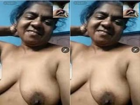 Mature Tamil babe flaunts her naked body