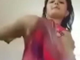 Adorable Indian girl shares nude selfies in video