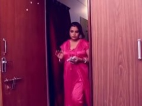 Indian babe gets distracted by her boyfriend while studying