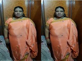 Randi Bhbahi from India teases in a sari and gives a sensual blowjob to a customer