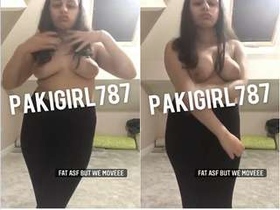Pakistani girl reveals her nude body in part 1