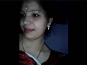 Sexy Indian aunty gives a breastjob
