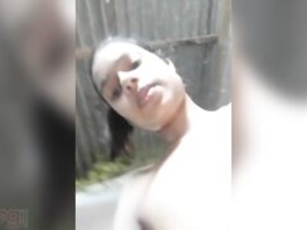 Naughty Indian girl flaunts her bare pussy in a self-recorded video