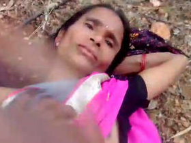 Indian escort engages in outdoor sex