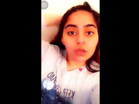 Cute Desi girl shows off her body in a steamy video