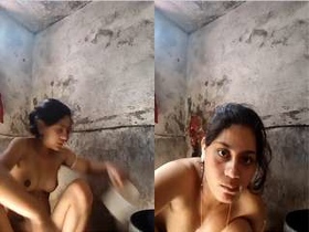 Indian village amateur Anju Bhabhi flaunts her big breasts