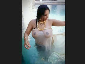 Sensual Desi aunt displays voluptuous breasts in swimming pool