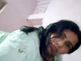 Desi village bhabhi rides in a seductive manner