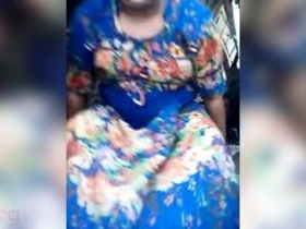 Desi girl dares to reveal her XXX body parts in a nude selfie video