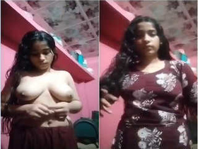 Amateur Indian girl shows off her cute body in nude video