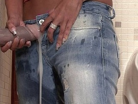 Babe with perfect hearing gives a blowjob while playing chess