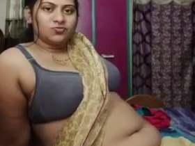 Desi beauty dances with voluptuous breasts