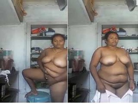 Desi BBW bhabhi reveals her big boobs and shaved pussy in exclusive video