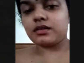 Bhabi with big breasts flaunts them in front of the camera