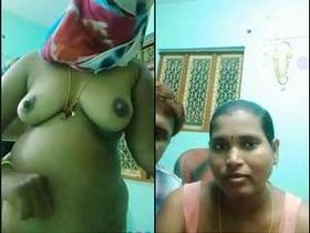 Tamil wife flaunts her naked body for her fans