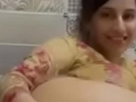 Desi bur's selfie video of chut sex