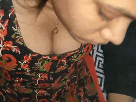 Desi babe gives a blowjob to a guy