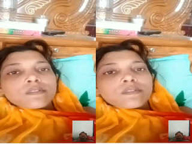 Amateur Indian bhabhi flaunts her boobs and pussy in exclusive video