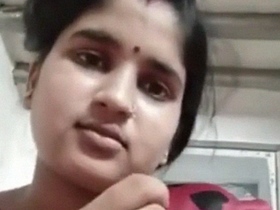 Desi wife flaunts her big boobs in nude selfie