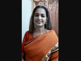 Bhabi from India goes nude for your pleasure