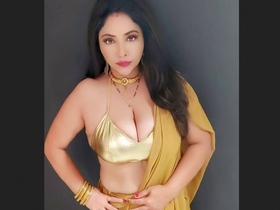 Rajssi's nude solo show broadcasted live