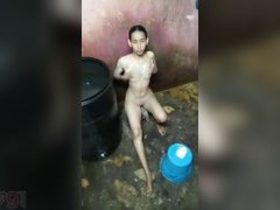 Desi teen takes nude selfies in bathroom