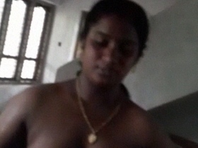 Kerala auntie gets naughty in a video