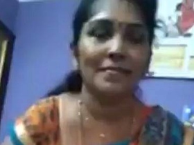 Malayali aunt shows off her nude body in a solo video