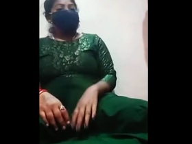 Watch a Tamil princess perform a seductive tango in this online video