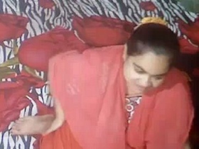 Randi's seductive skills on display in Indian video