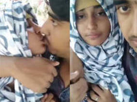 Desi girl with hijab gives oral pleasure to her lover