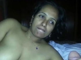 Tamil aunty gets naughty in hot sex video