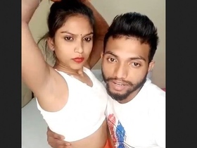 Desi Bhabhi gives a steamy blowjob in HD