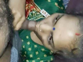 Indian Bhabhi gives a blowjob in the village