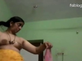 Tamil aunty reveals her big boobs in a nude video