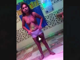 Indian beauty strips down and performs sensually on Holi