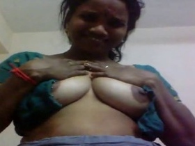 Tamil aunty Jekyte's nude chicken plowing and boob play