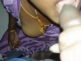 Horny Indian bhabhi gives a hot blowjob in amateur video