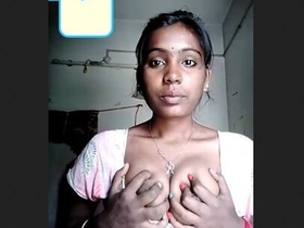 Indian girl flaunts her breasts on Vk