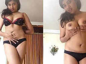 Indian girl flaunts her body and shows off her pussy