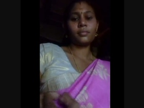 Bhabi's fringe and sexy curves on display
