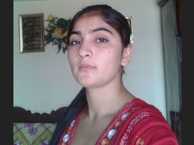 Lovely Pakistani girl's MMS with explicit content