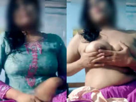 Punjabi webcam model flaunts her ample breasts
