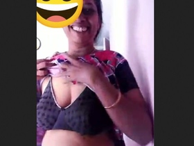 Bhabhi Wafaa flaunts her big boobs in VC with her lover in UK